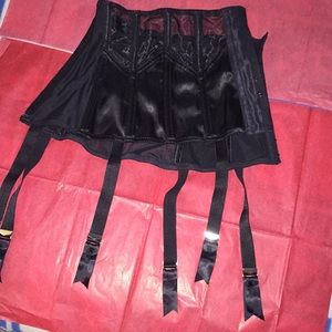 Bernie Dexter for Lucy B medium line garter belt